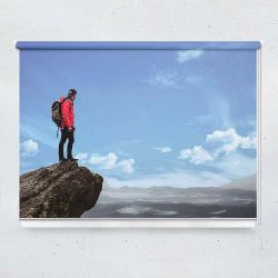 Ρόλερ με ψηφιακή εκτύπωση Άνδρας στην άκρη του βράχου